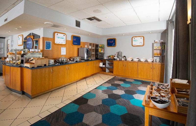 בית מלון כפרי Holiday Inn Express Peterborough, An Ihg