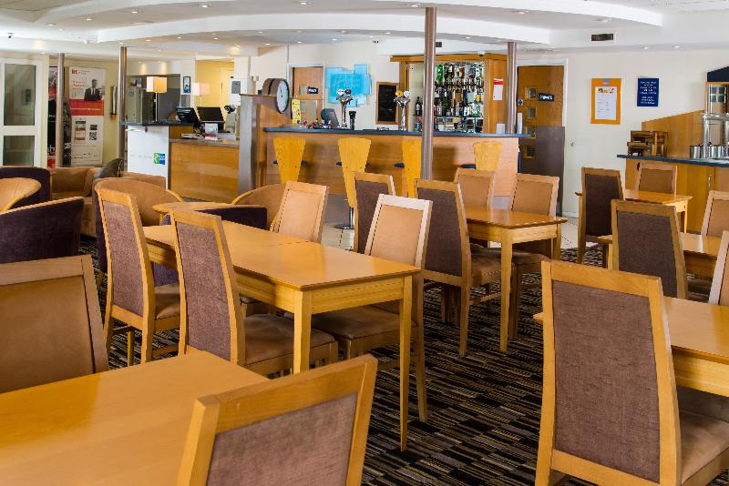 בית מלון כפרי Holiday Inn Express Peterborough, An Ihg
