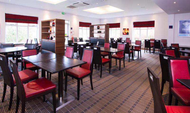 בית מלון כפרי Holiday Inn Express Stoke On Trent, An Ihg