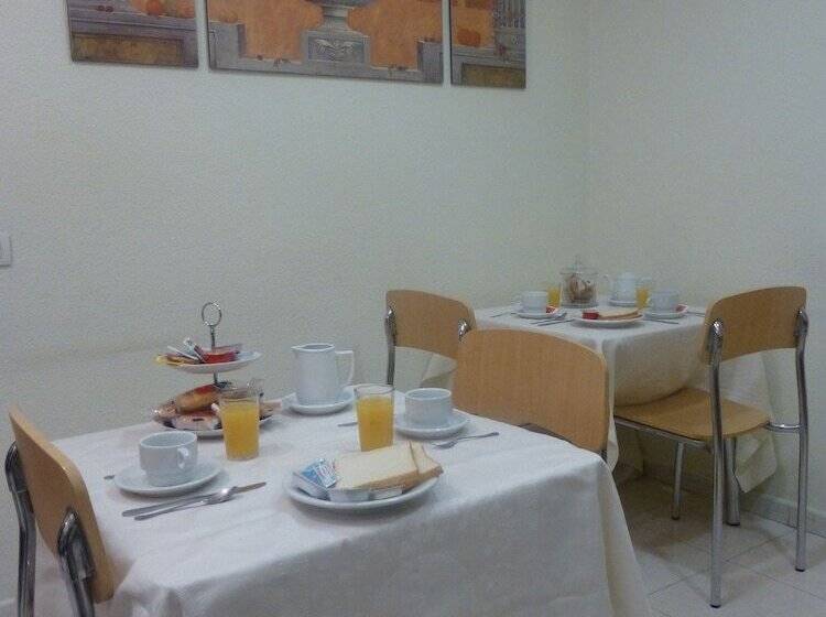 호텔 Hostal El Val