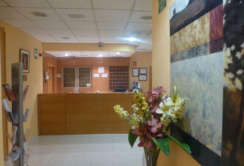 هتل Hostal El Val