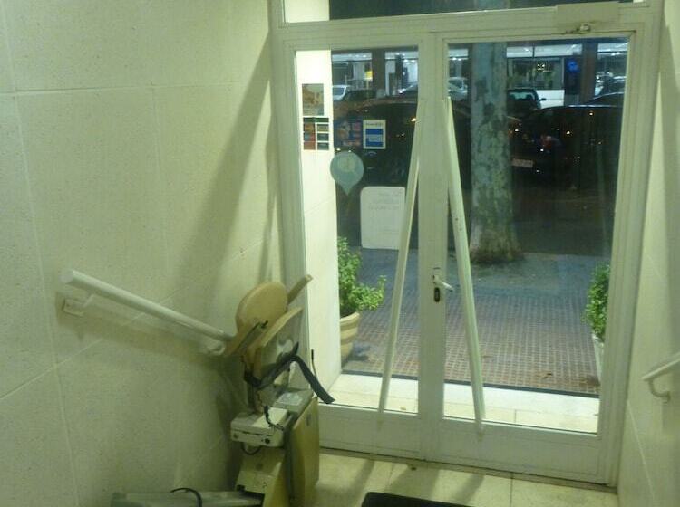 호텔 Hostal El Val