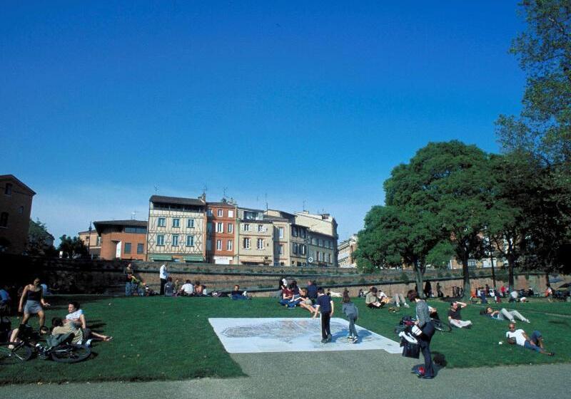 ホテル Ibis Styles Toulouse Centre Canal Du Midi