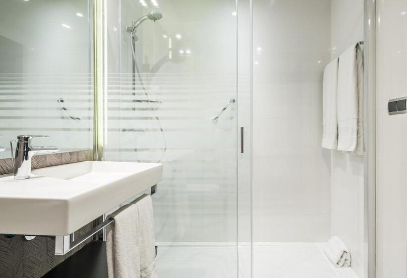 هتل Ilunion Bel Art