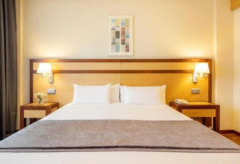 هتل Ilunion Pio XII