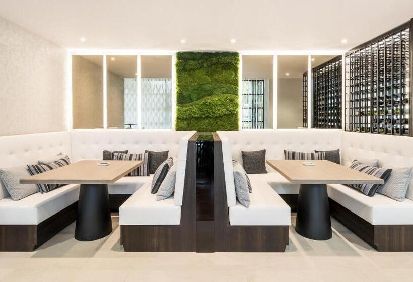 هتل Ilunion Pio XII