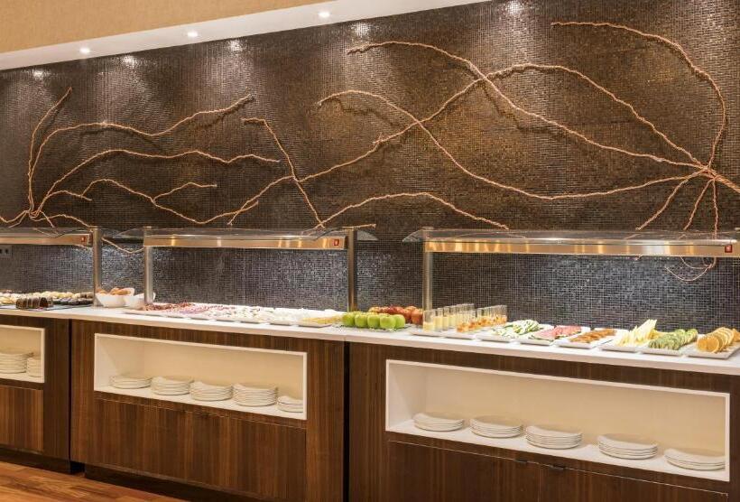 هتل Ilunion Pio XII