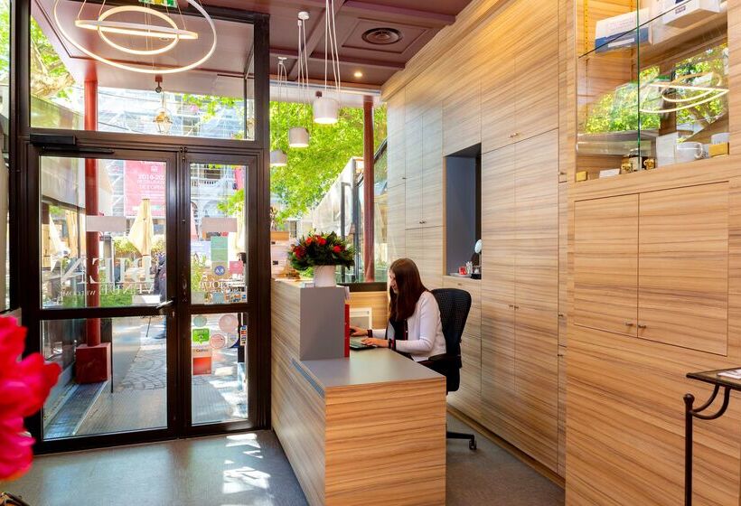 هتل Kyriad Avignon  Palais Des Papes