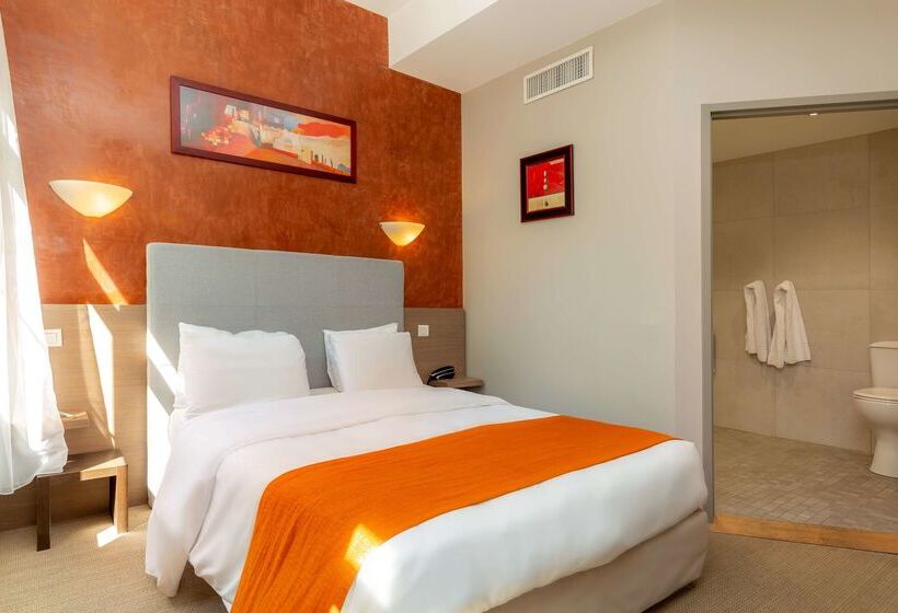 هتل Kyriad Avignon  Palais Des Papes