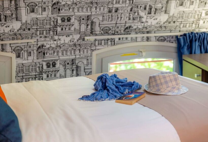 هتل Kyriad Avignon  Palais Des Papes