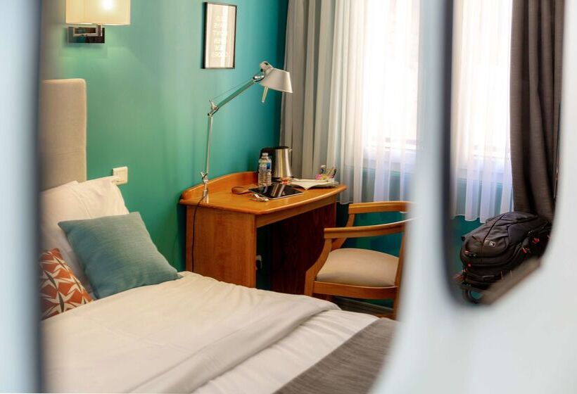 هتل Kyriad Avignon  Palais Des Papes