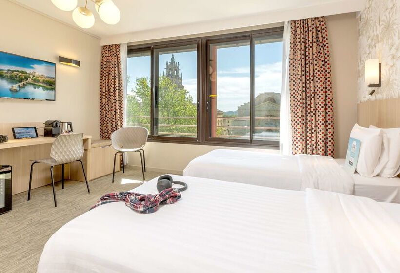 هتل Kyriad Avignon  Palais Des Papes