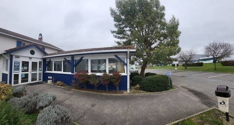 בית מלון כפרי Kyriad Bourges Sud