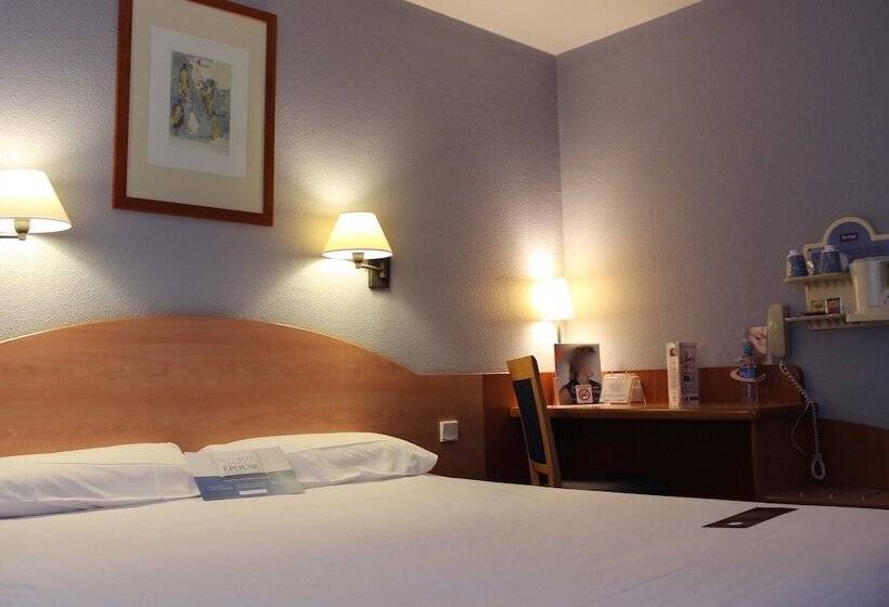 בית מלון כפרי Kyriad Bourges Sud