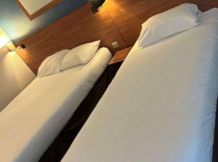 בית מלון כפרי Kyriad Marne La Vallee Torcy