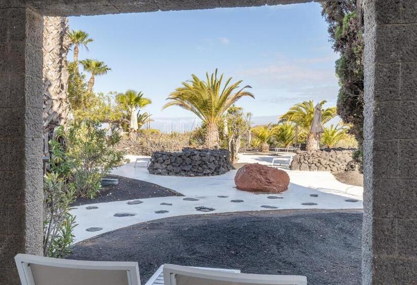 Отель LIVVO Volcán Lanzarote