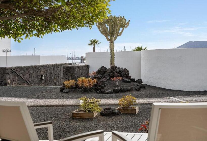 Отель LIVVO Volcán Lanzarote