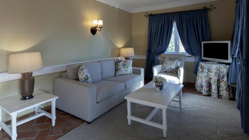 هتل M'ar De Ar Muralhas