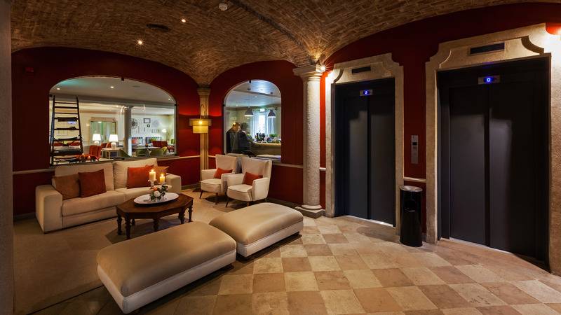 هتل M'ar De Ar Muralhas