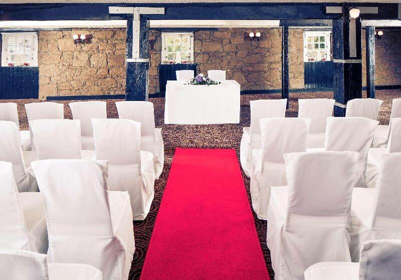 בית מלון כפרי Mercure Perth