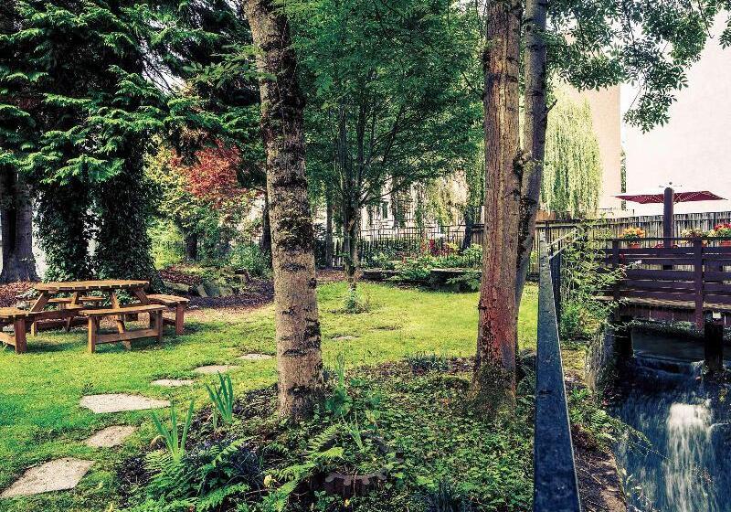 בית מלון כפרי Mercure Perth