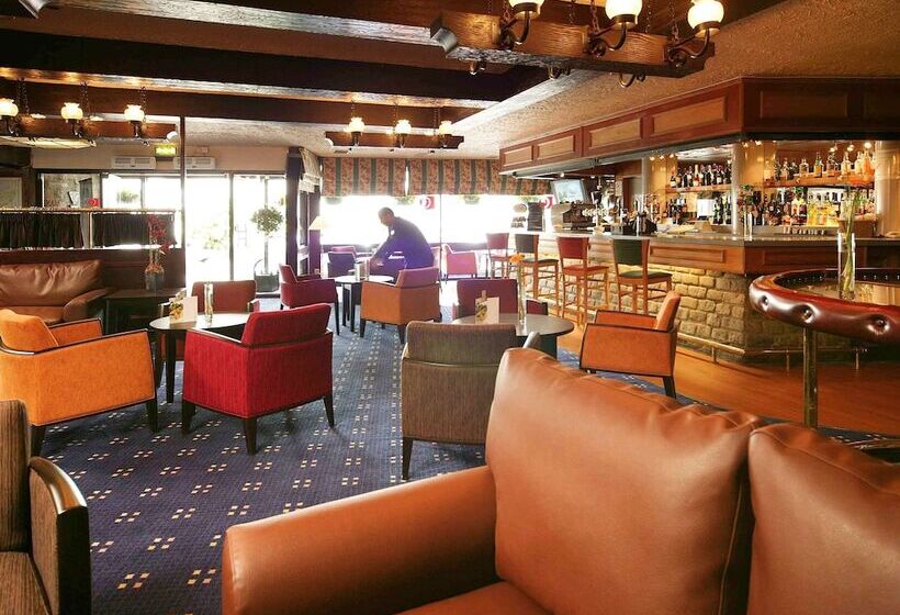 בית מלון כפרי Mercure Perth