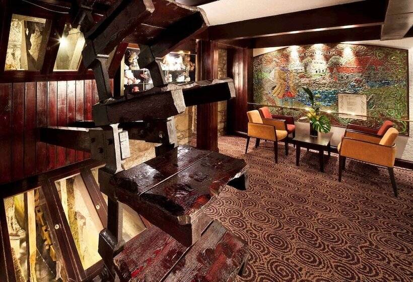 בית מלון כפרי Mercure Perth