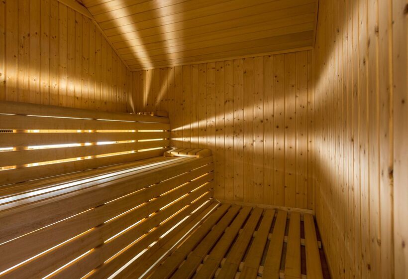 هتل NH Collection Palacio De Burgos