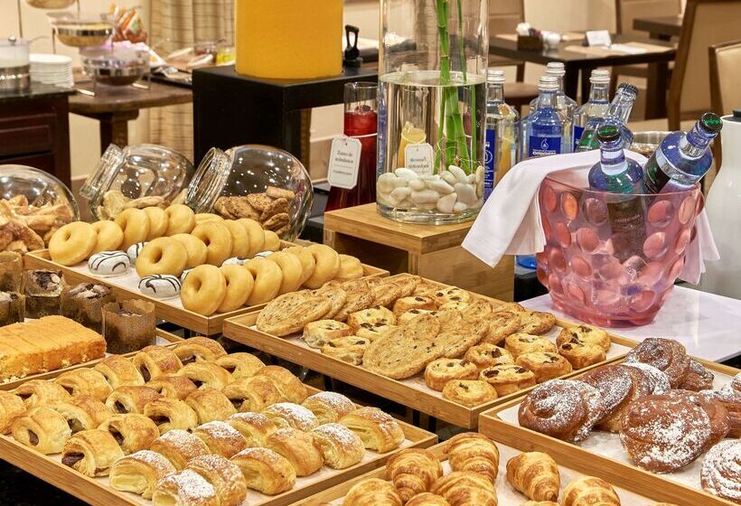 هتل NH Collection Palacio De Burgos