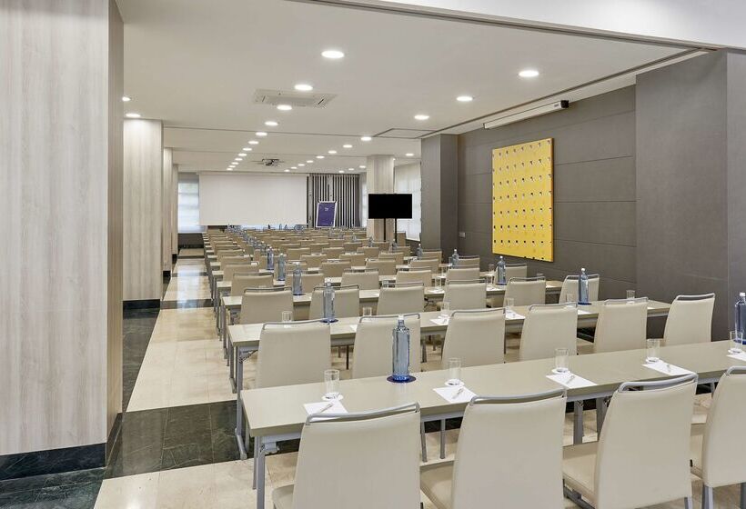 فندق NH Valencia Las Artes