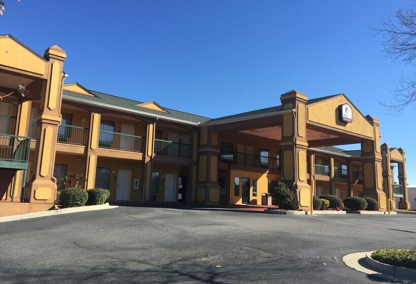 فندق Peach State Inn & Suites