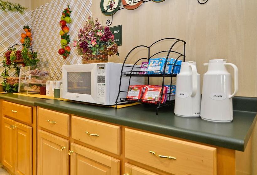 فندق Peach State Inn & Suites