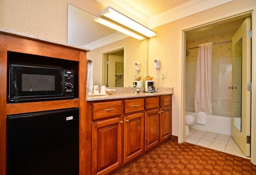 فندق Peach State Inn & Suites