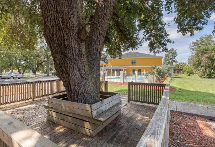 Отель Quality Inn