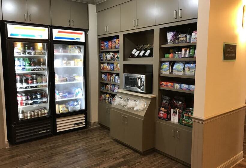 ホテル Richmond Inn & Suites Trademark Collection By Wyndham