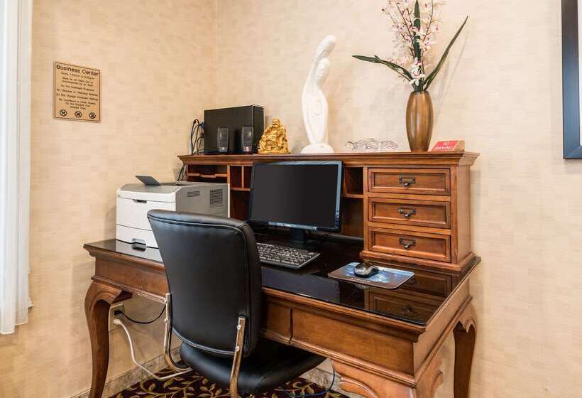 בית מלון כפרי Rodeway Inn