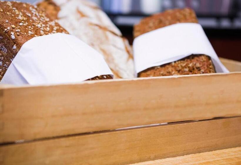 Отель The Niu Stream