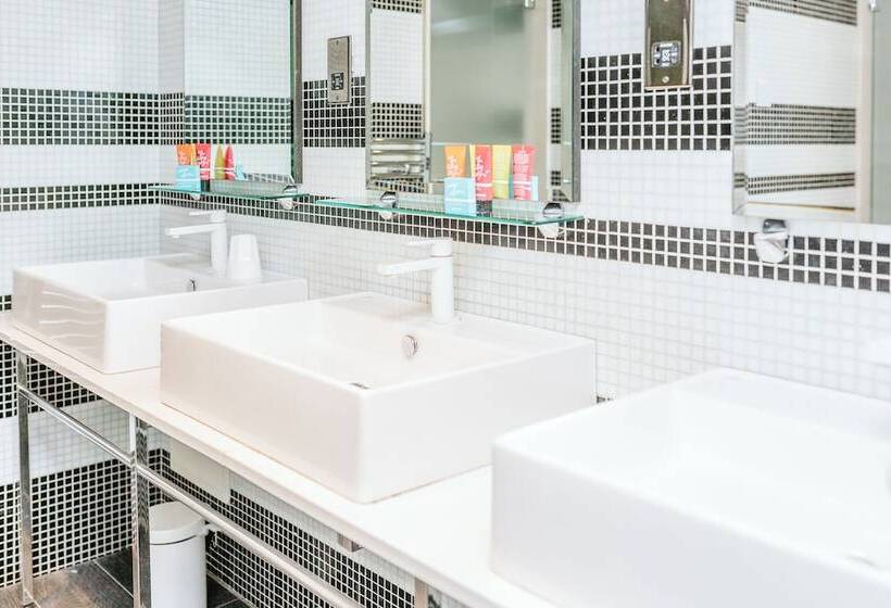 בית מלון כפרי Stay Central