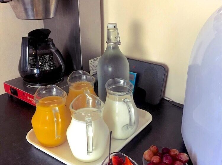 فندق Sunnymeade Country