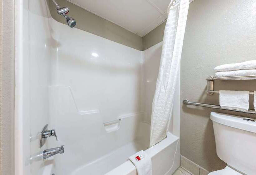 فندق Super 8 By Wyndham Kansas City Airport North