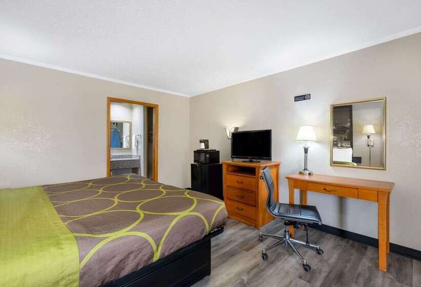 فندق Super 8 By Wyndham Kansas City Airport North