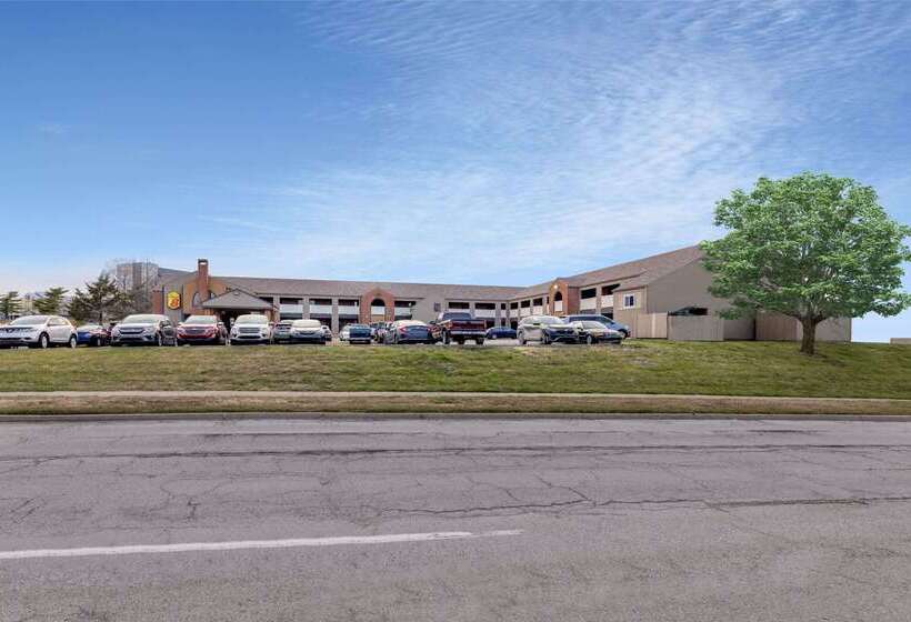 فندق Super 8 By Wyndham Kansas City Airport North