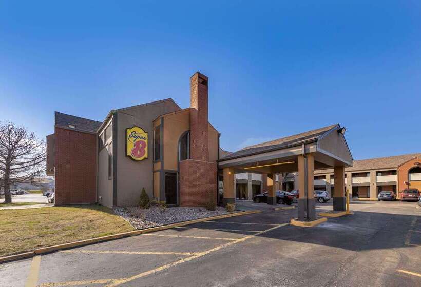 فندق Super 8 By Wyndham Kansas City Airport North