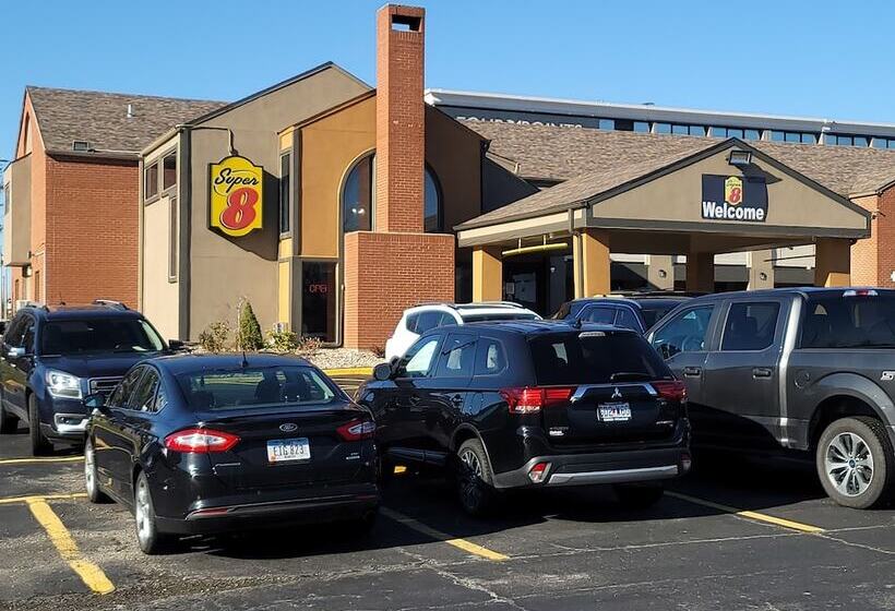 فندق Super 8 By Wyndham Kansas City Airport North