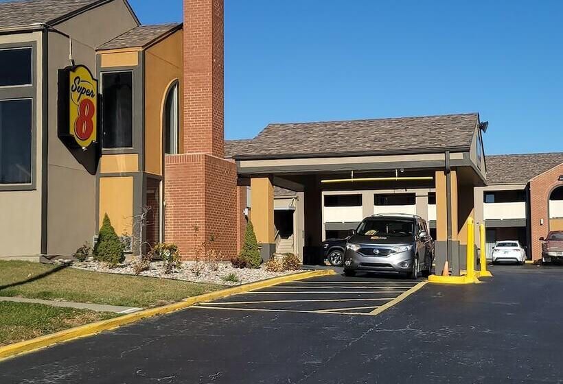 فندق Super 8 By Wyndham Kansas City Airport North
