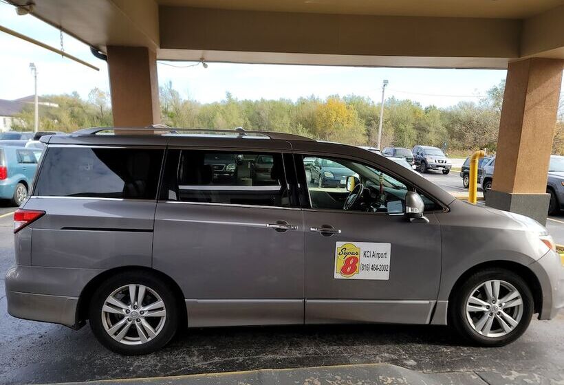 فندق Super 8 By Wyndham Kansas City Airport North