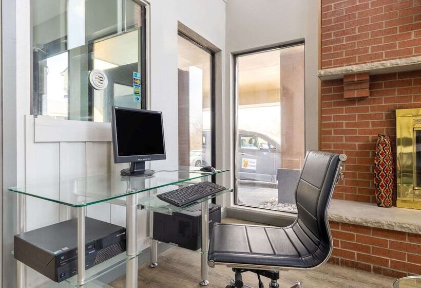 فندق Super 8 By Wyndham Kansas City Airport North