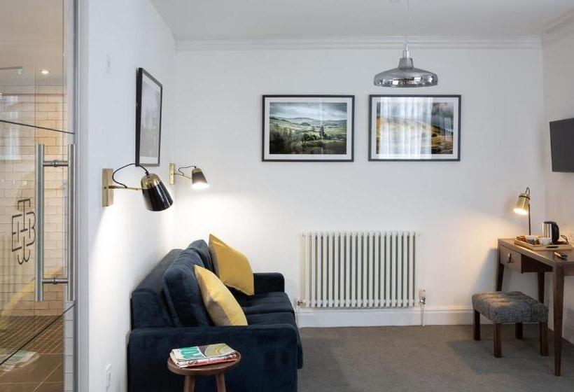 בית מלון כפרי The Black Bull Inn