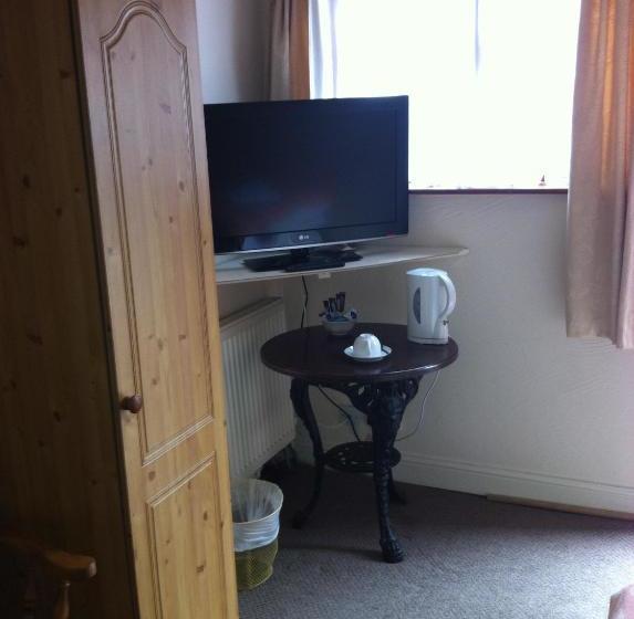 Отель The Black Horse Inn