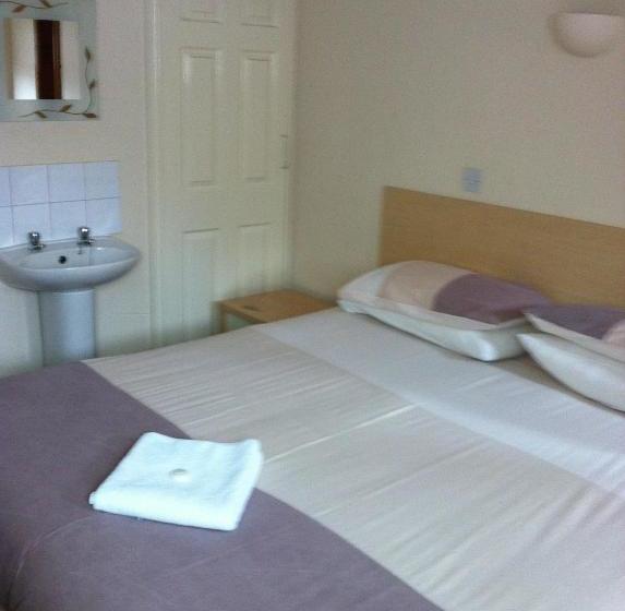 Отель The Black Horse Inn